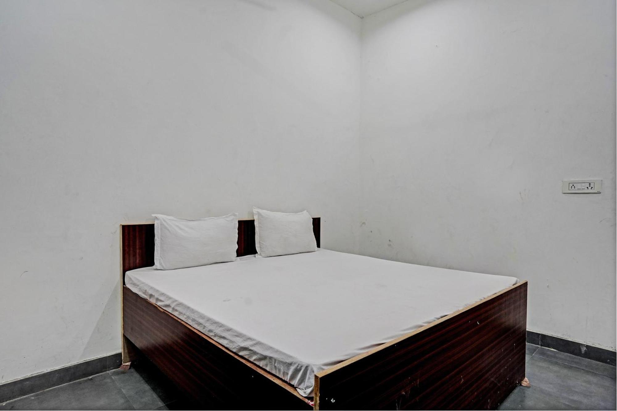 Oyo Double Ss Hotel Hathras Luaran gambar