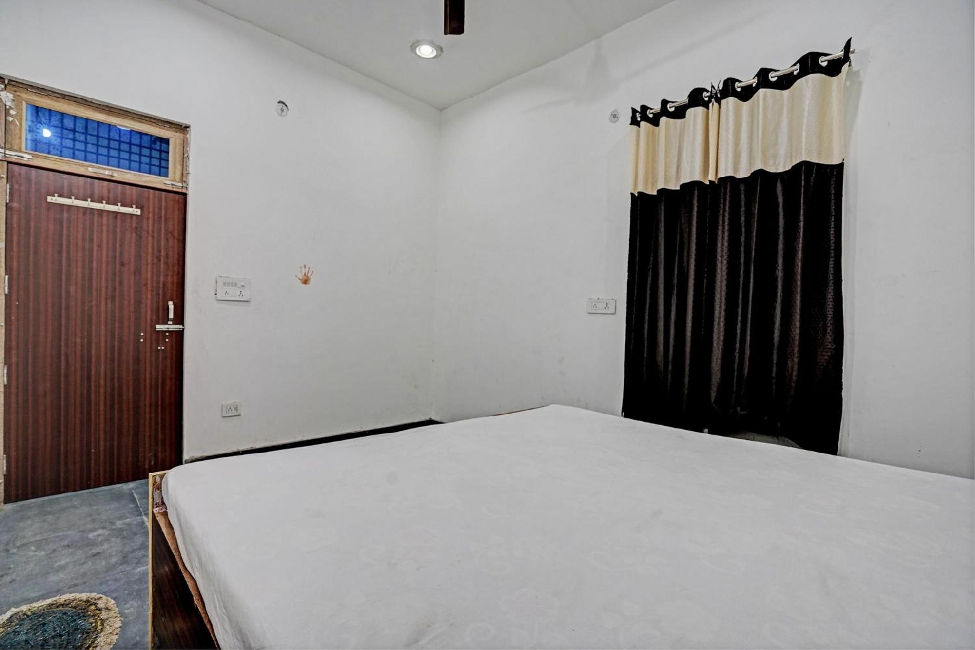 Oyo Double Ss Hotel Hathras Luaran gambar