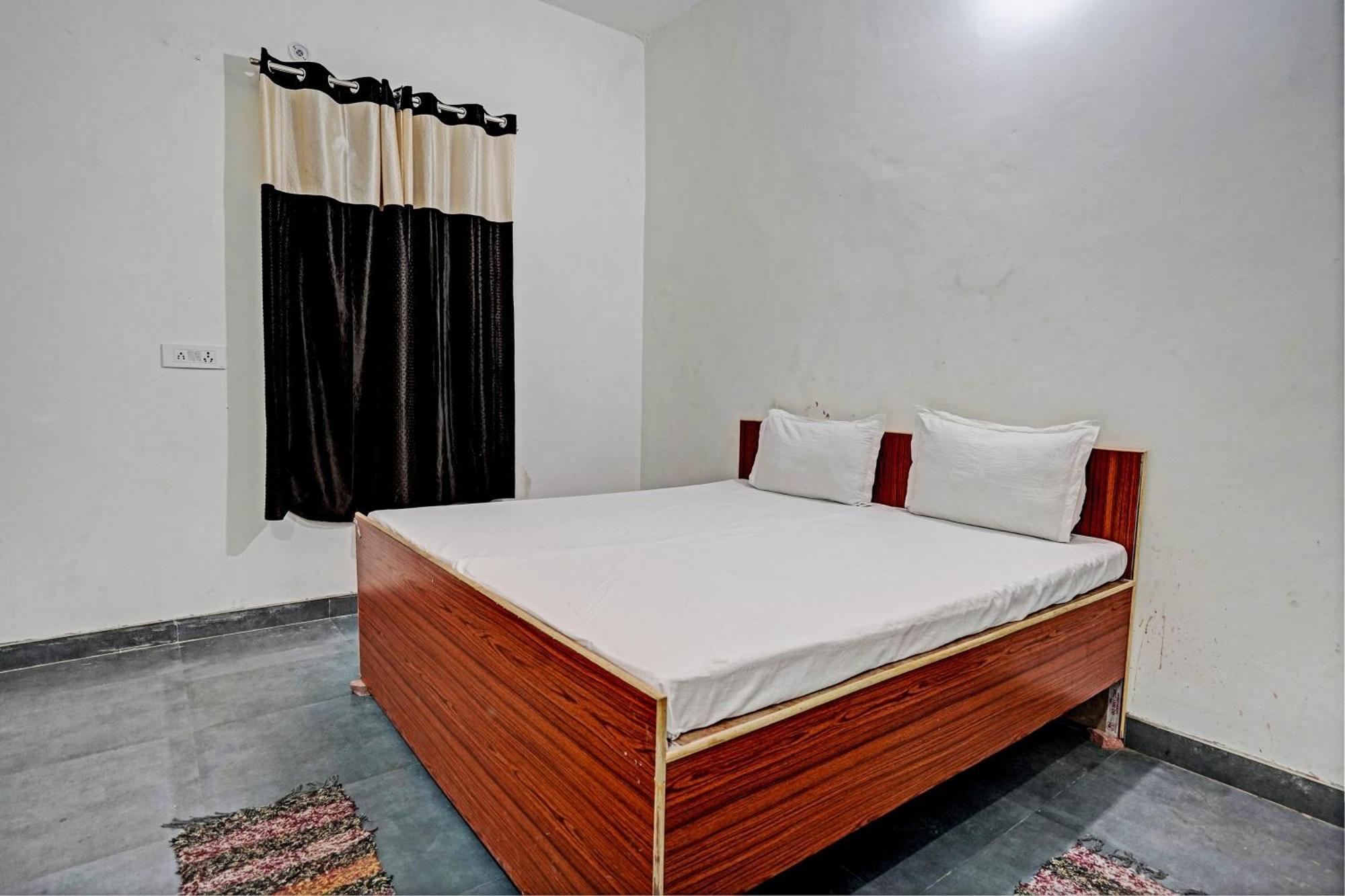 Oyo Double Ss Hotel Hathras Luaran gambar