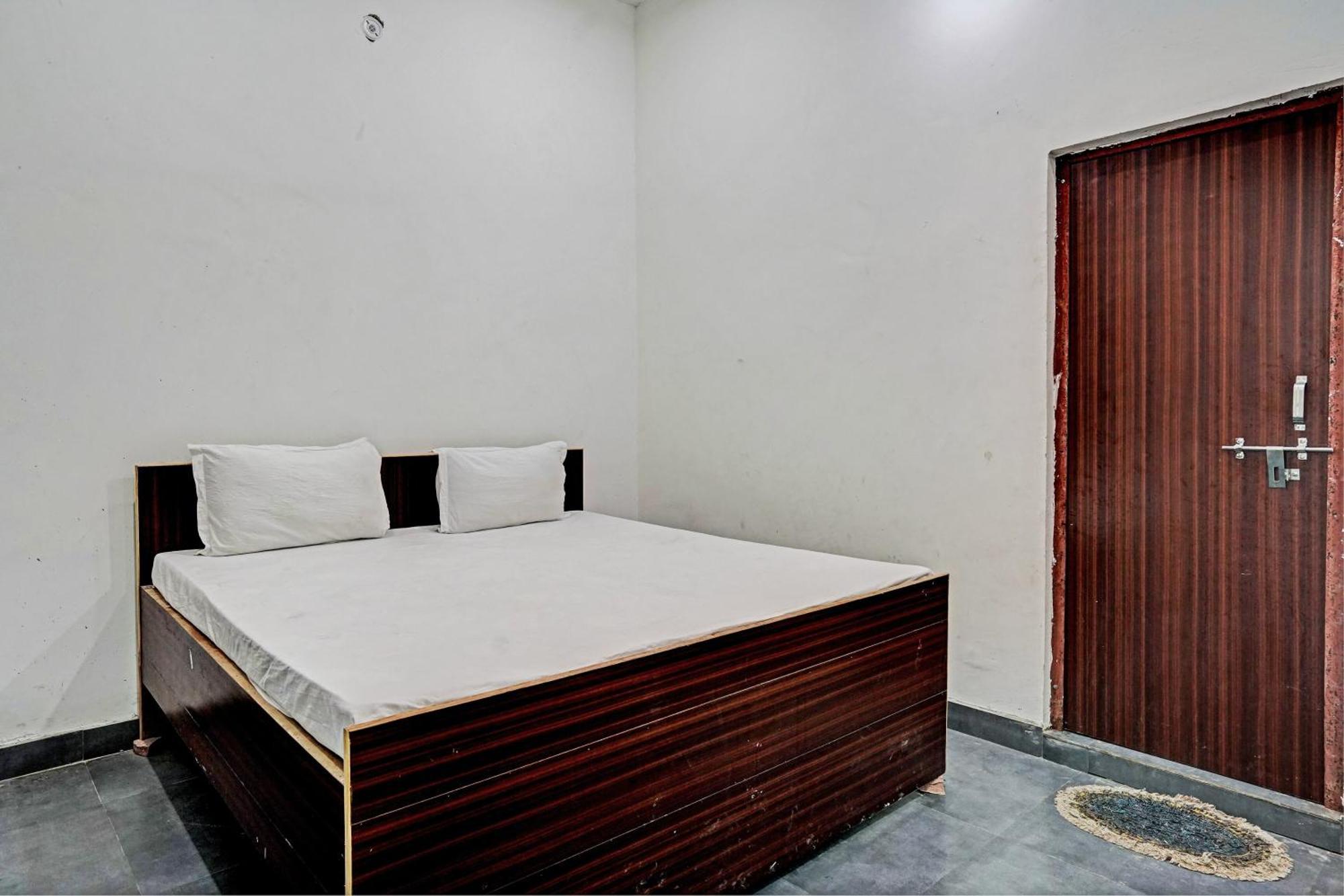 Oyo Double Ss Hotel Hathras Luaran gambar