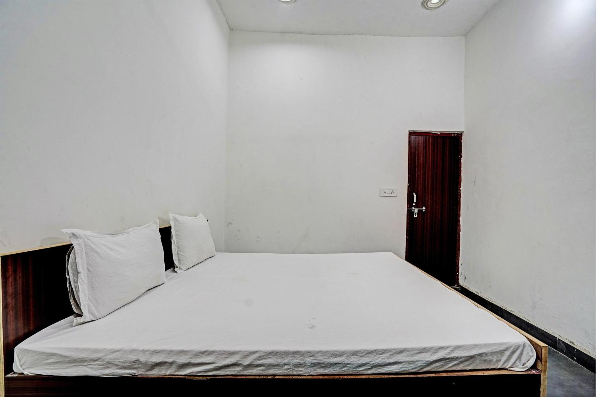 Oyo Double Ss Hotel Hathras Luaran gambar