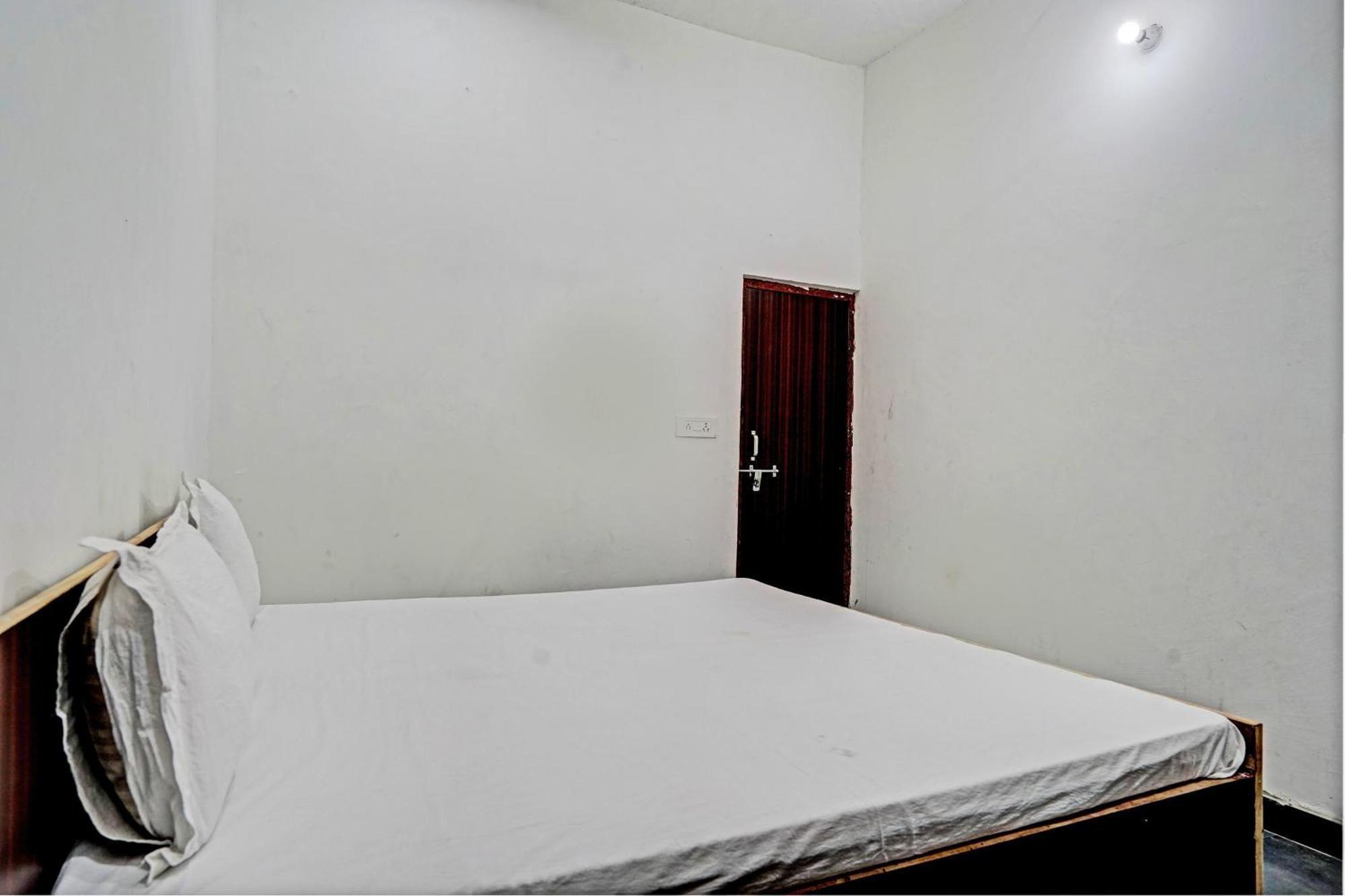 Oyo Double Ss Hotel Hathras Luaran gambar