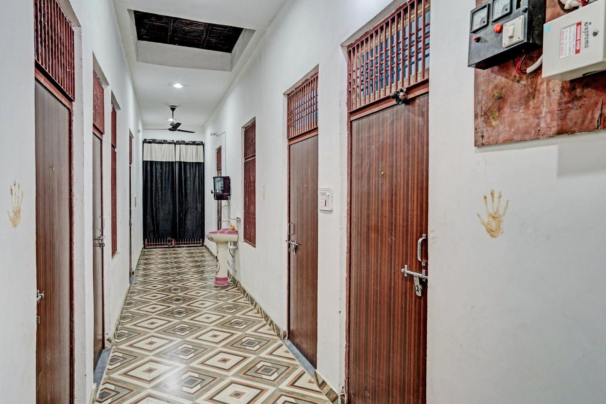 Oyo Double Ss Hotel Hathras Luaran gambar