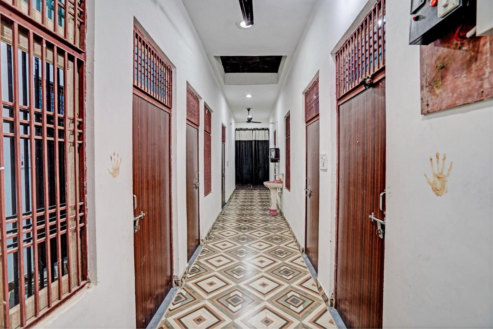 Oyo Double Ss Hotel Hathras Luaran gambar